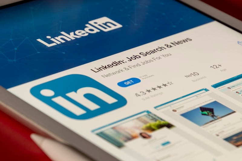 How to Build a Personal Brand on LinkedIn: 8 Effective Ways